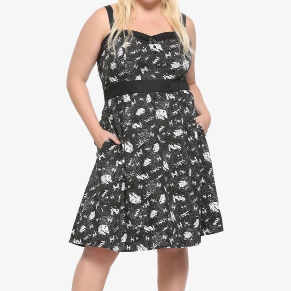 Hot topic STAR WARS Millennium Falcon dress Plus